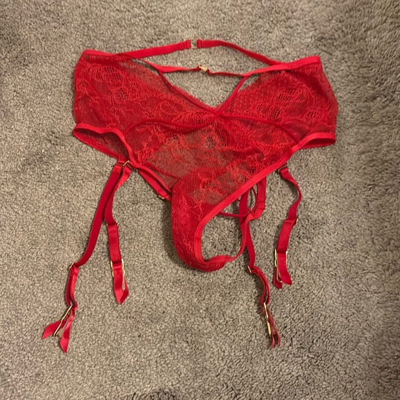 ❤️🔥 Red Lace Garter Cheeky Panty❤️🔥 - Picture 1 of 2